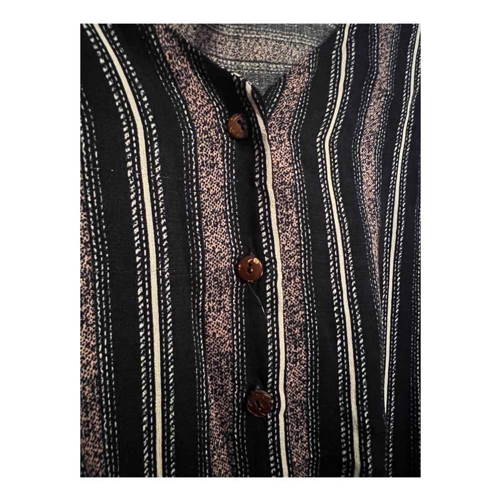 Button down blouse - Picture 2 of 3
